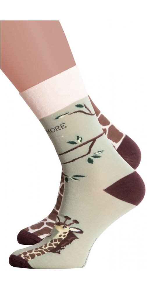 Obrázkové dámské ponožky More 42078 žirafa